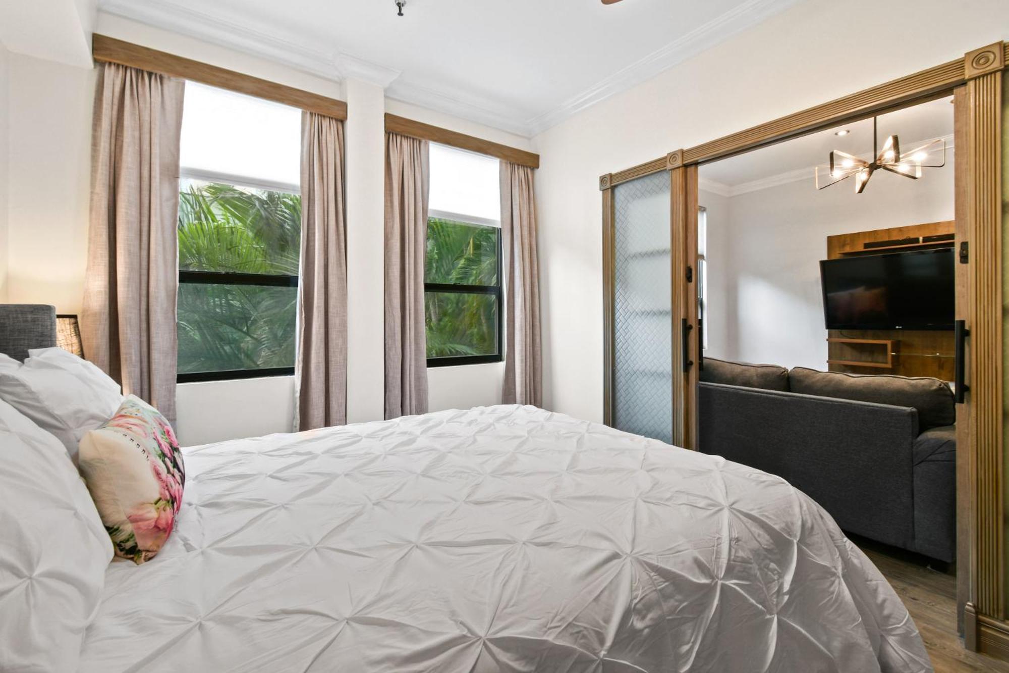 Orchid Suites - Historic Palm Beach Hotel Condominium Bagian luar foto