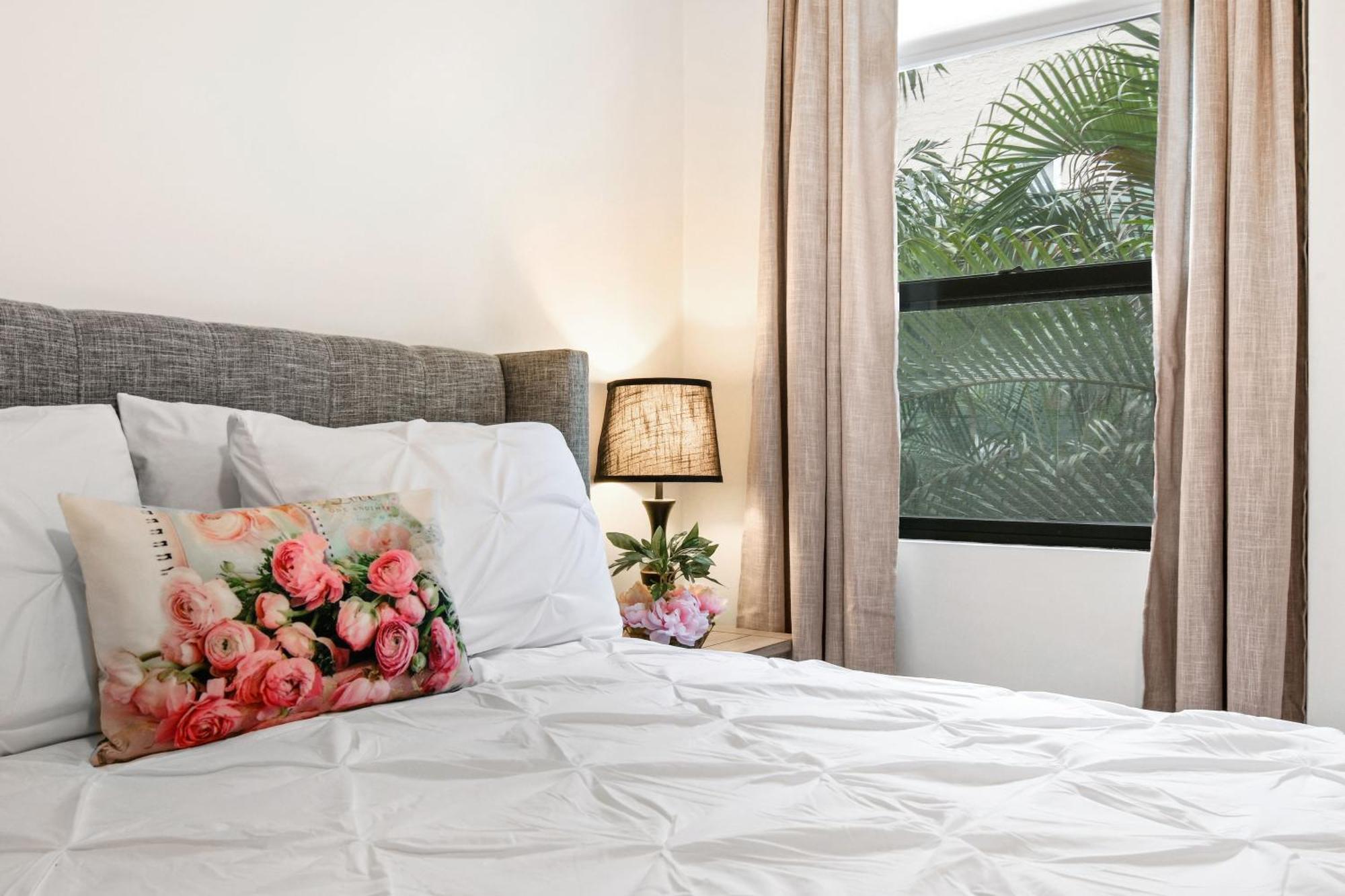 Orchid Suites - Historic Palm Beach Hotel Condominium Bagian luar foto